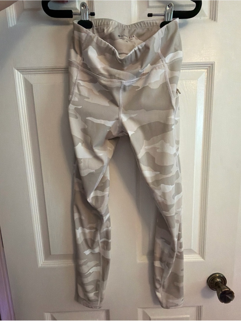Athleta Beige/White Camo High Rise Ankle Leggings Zip Pocket Stretch XS Women